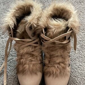 Tan comfortable shoe boot. You will love the feel on your feet only wore 2x